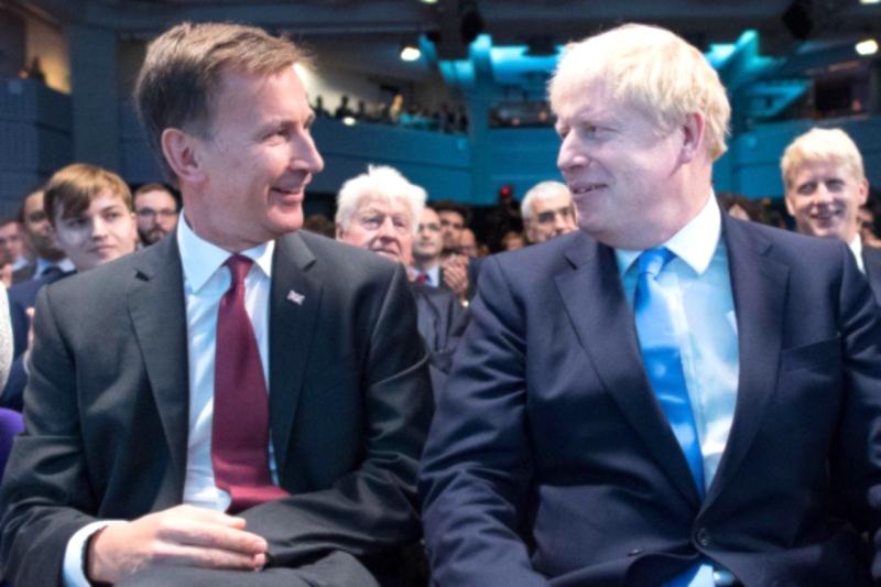 ▲英國前衛生大臣杭特（左）和首相強森（右）。（圖／翻攝自網路）