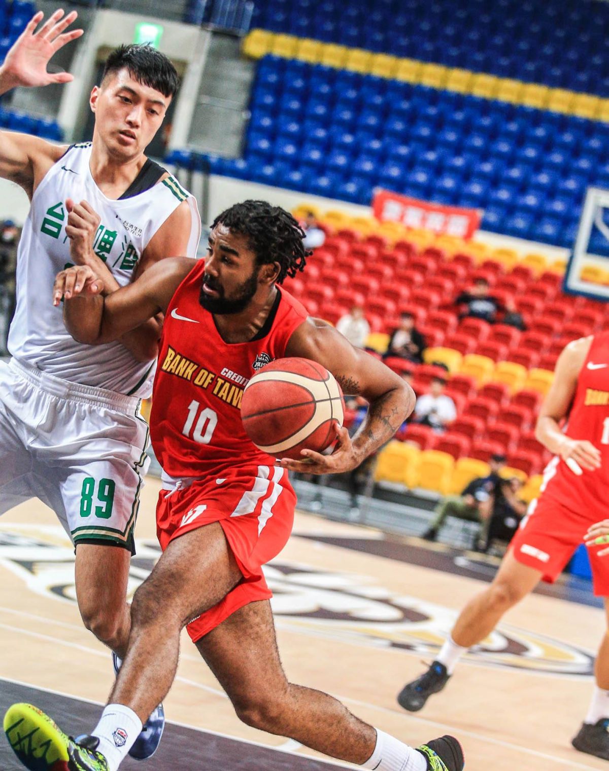 台銀瓊斯因腸胃炎缺陣，使得球隊被迫使用單洋將作戰（籃協提供）