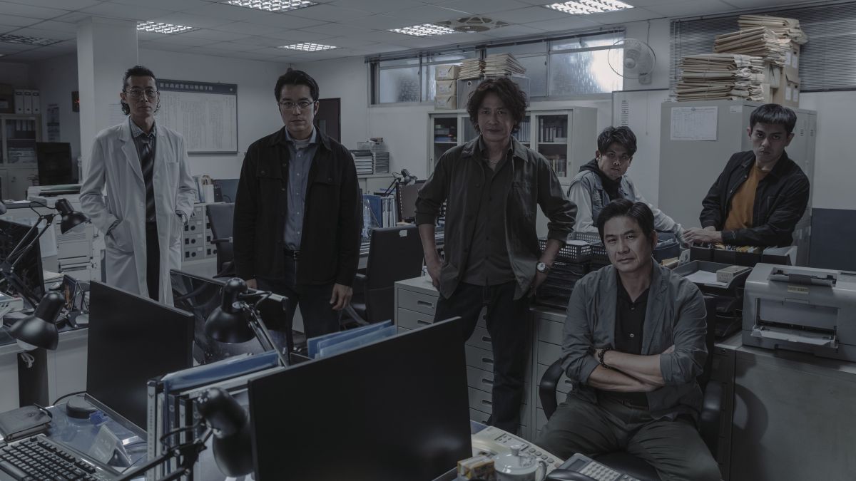 ▲王識賢（左三）演出火爆刑警隊長，氣勢宛如台版終極警探。（圖 / Netflix提供）