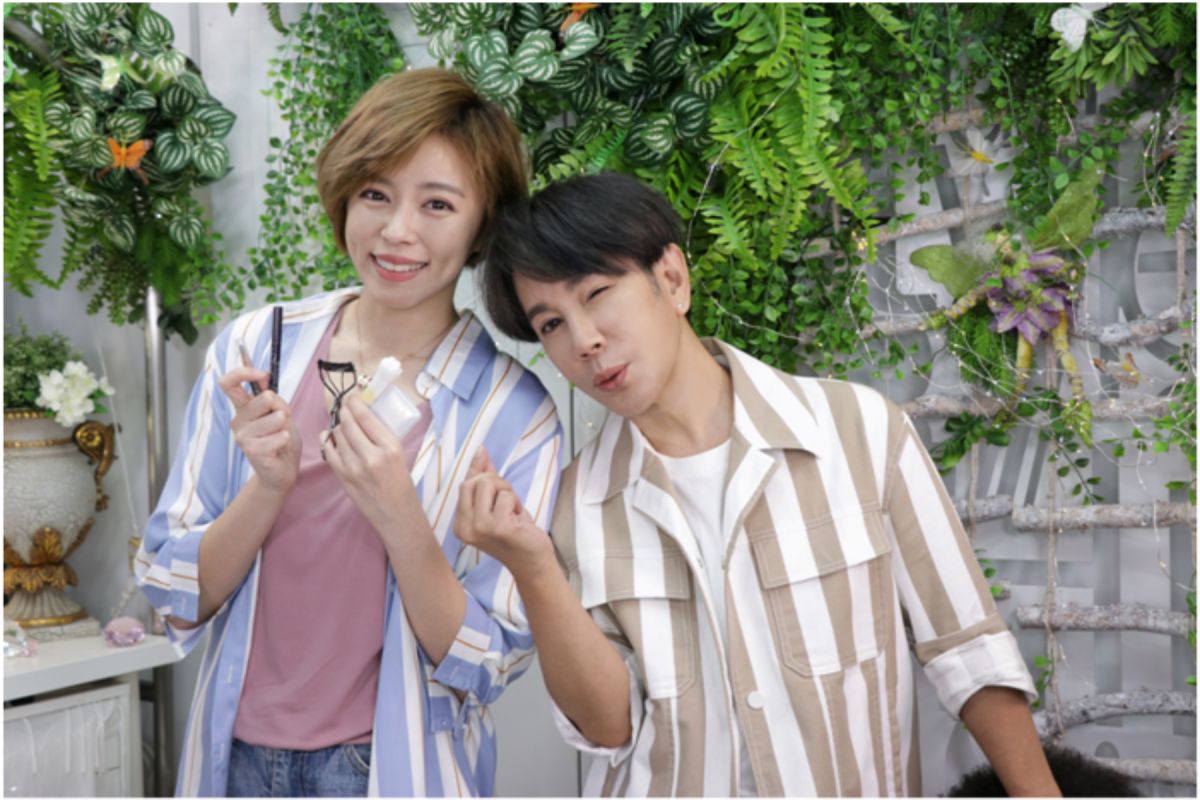 ▲王瞳（左）與梵緯因《大時代》變成好友。（圖 / 梵緯提供）