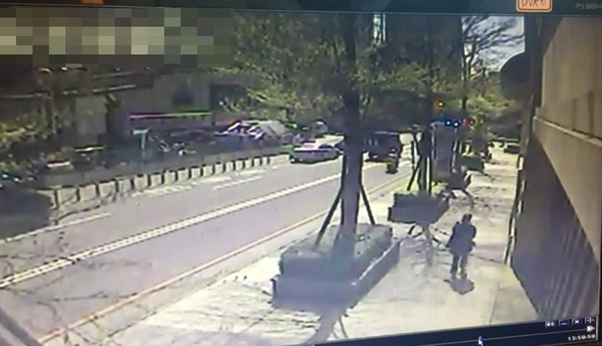 ▲桃園市1名居住在蘆竹區應受居家檢疫的43歲何姓女子，4天內兩度外出趴趴走，遭到衛生局重罰70萬。（圖／蘆竹分局提供）