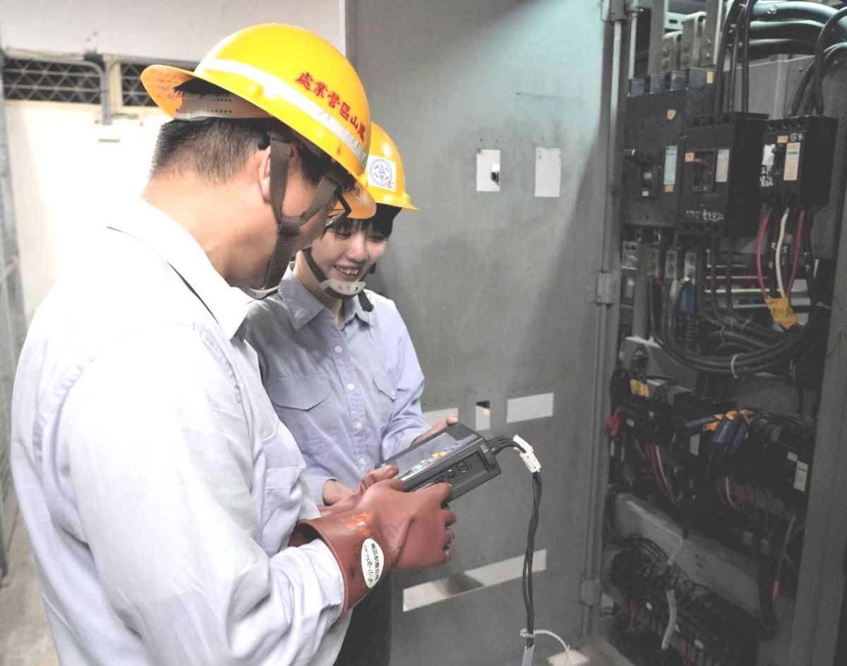 ▲台電公司鳳山區營業處強化電力穩定供應，以協助口罩工廠增產。(圖／記者黃守作攝，2020.03.27)