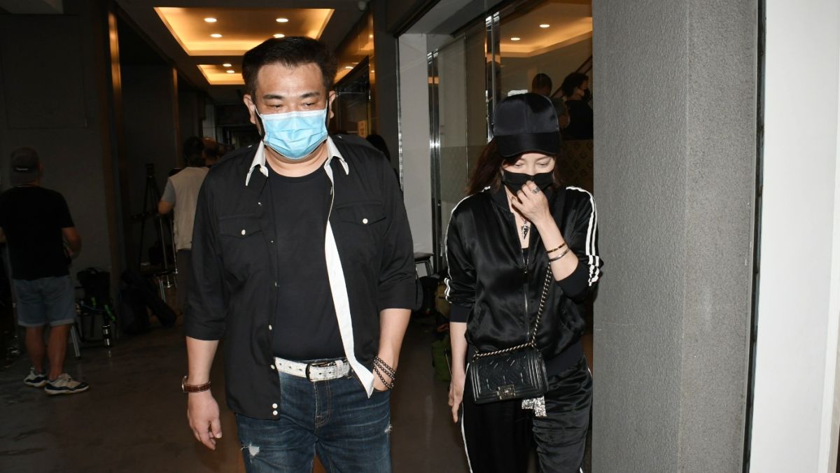 ▲白雲、王彩樺赴靈堂悼念劉真，（圖／記者林調遜攝, 2020.03.27）