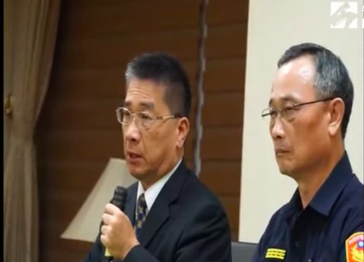 內政部長徐國勇（左）以涉及偽造文書為由，將警政署長陳家欽（右）函送法辦，引爆政壇震撼彈。（圖／NOWnews資料照）