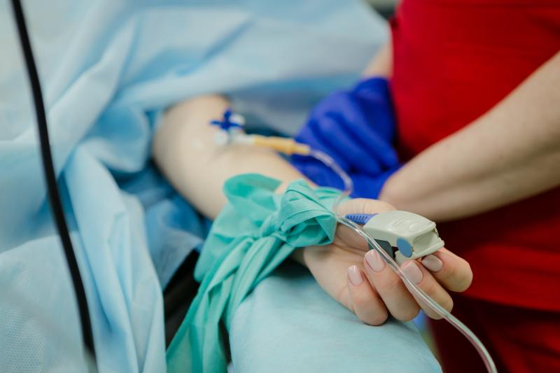 法國16歲「健康女孩」染新冠肺炎　送醫後短短3天就過世
