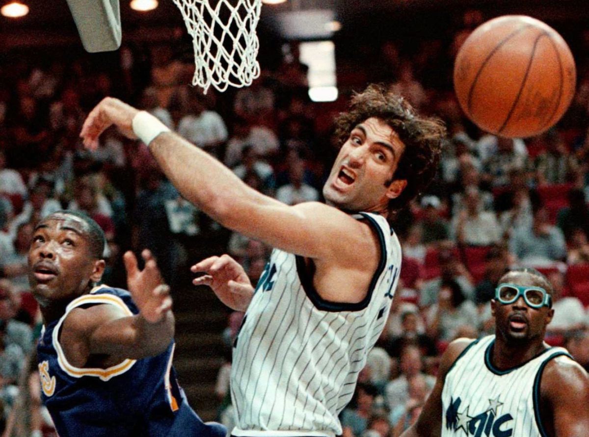 退役球星Rony Seikaly(中)（圖／美聯社／達志影像）