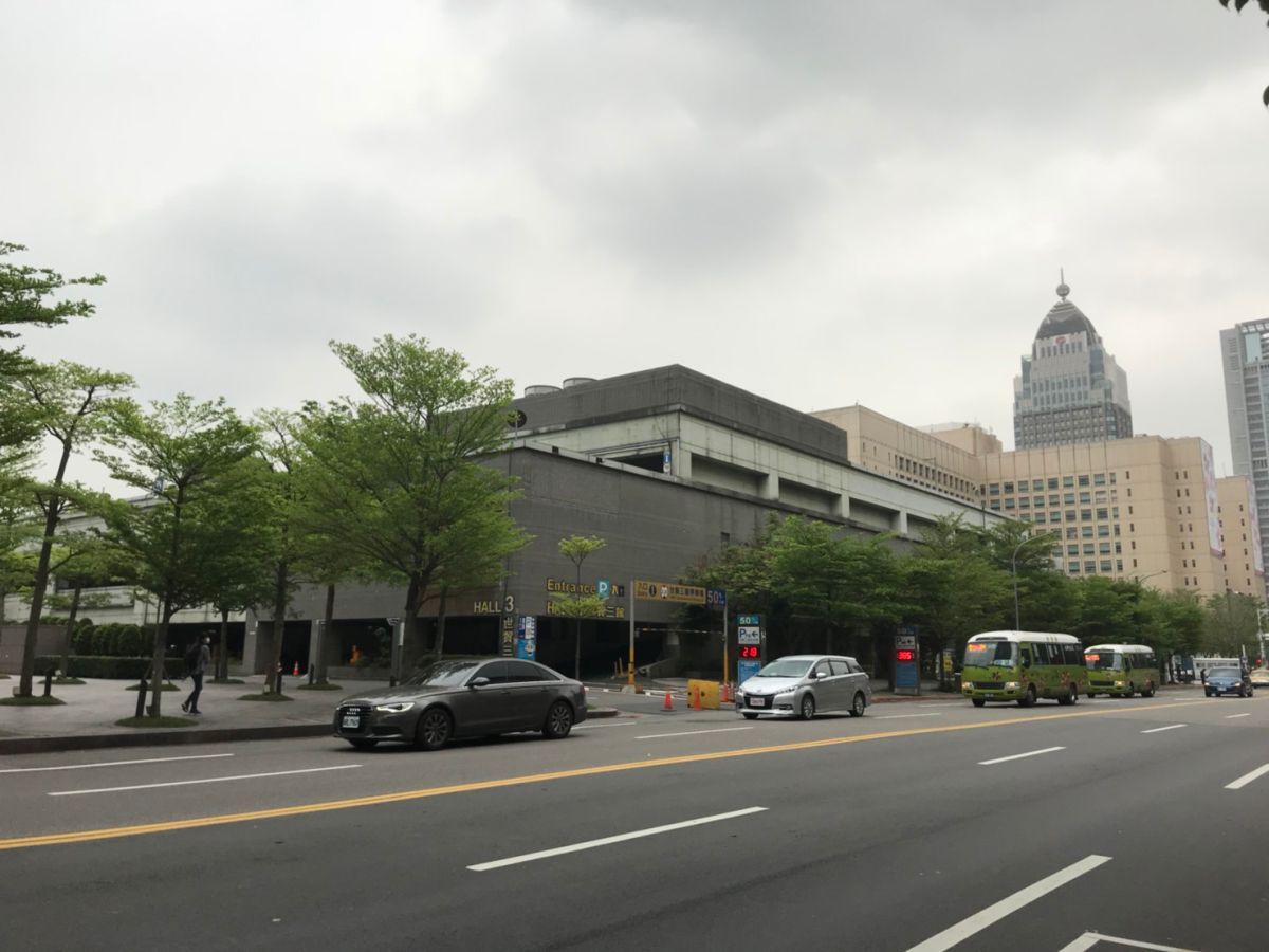 ▲南山人壽不畏疫情，以312.27億元的權利金，高價搶下世貿三館。（圖／信義房屋提供）