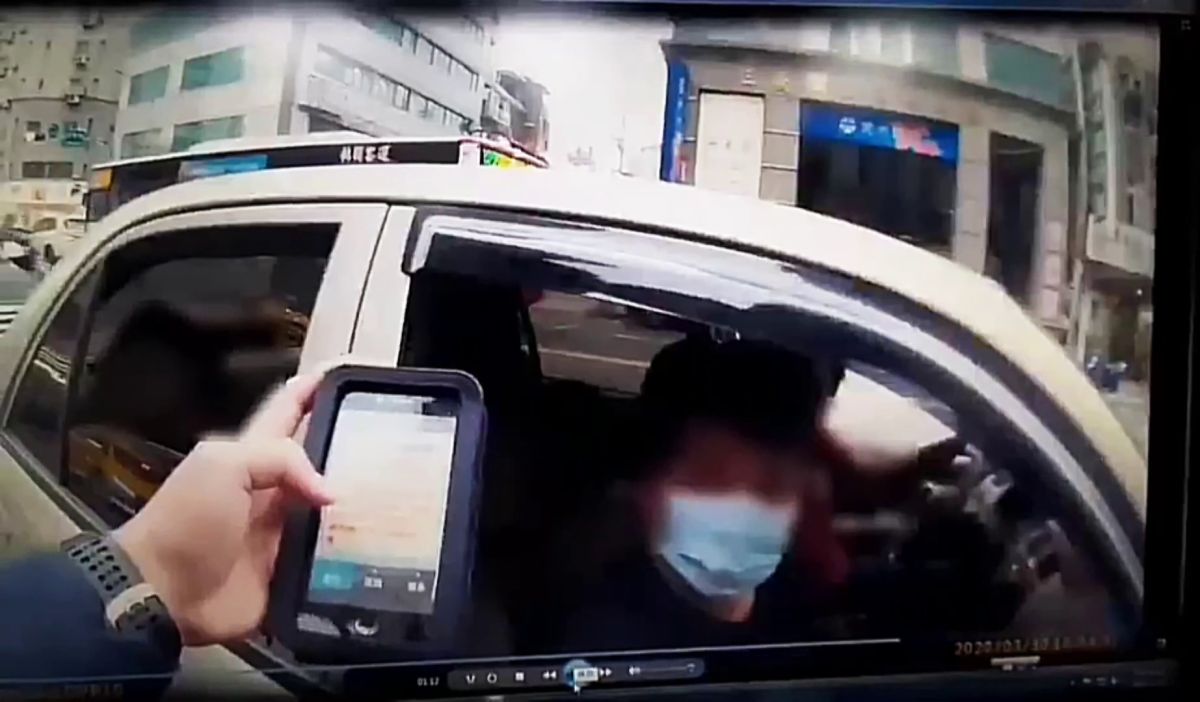 ▲這名被列管居家檢疫的吳姓男子，因缺錢擅離居所想到桃園市向友人錢，但卻遭到桃園保安警察大隊查獲。（圖／桃園保安警察大隊提供）