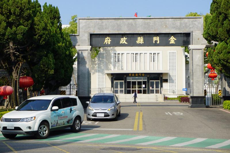 ▲金門縣金城鎮民生路段今日進行「偏心車道」標線刨除、劃設改善作業。（資料照／NOWNEWS）