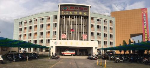 73歲失智婦在家誤飲農藥有機磷中毒　運用連續性血液透析救回一命
