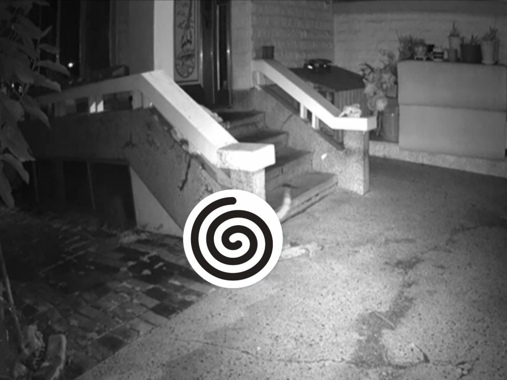 韓國某社區日前頻傳衣物失蹤案件（圖／翻攝自FB@Kritter Klub）