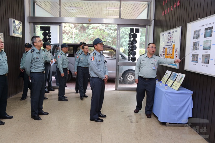 ▲ 軍備局長房茂宏中將視導生產製造中心第205廠。（軍備局提供）