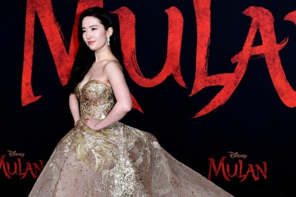 ▲劉亦菲出席《花木蘭》首映。（圖／取自E!online）