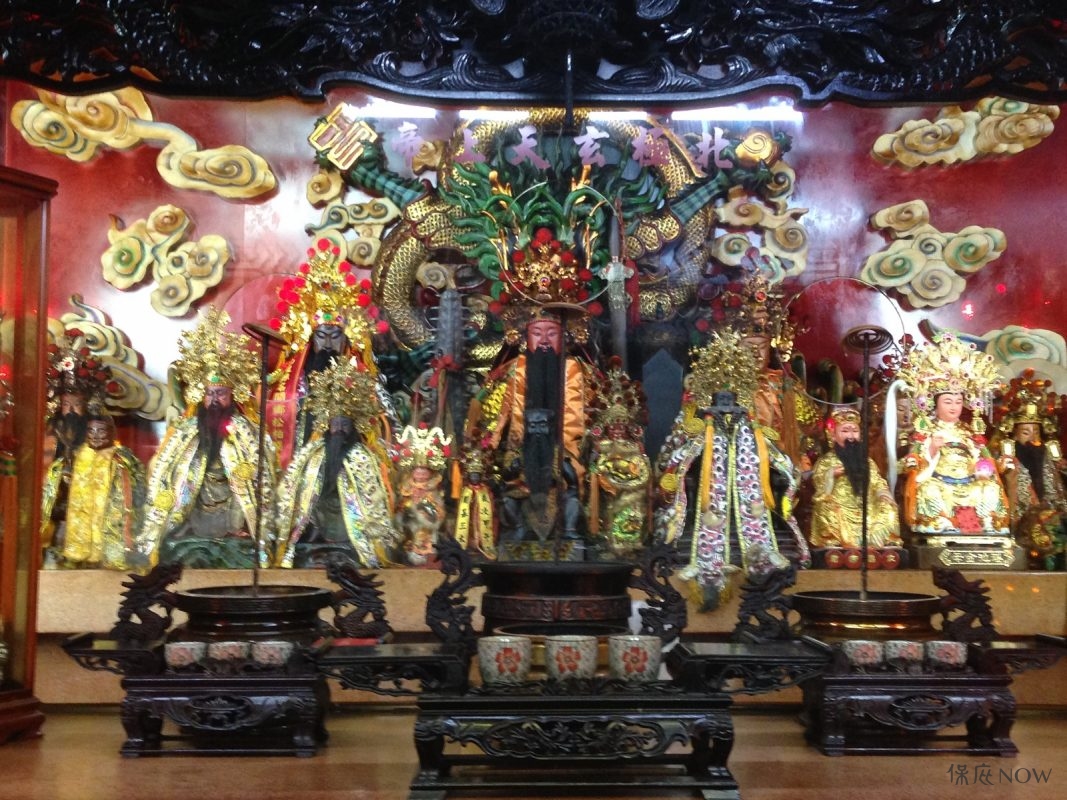 有些廟宇會有內爐、外爐之分。（示意圖／記者連宜方攝）