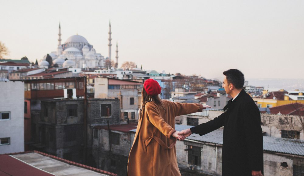 ▲男女心動瞬間妙不可言，卻是有跡可循，交友APP調查最容易讓人感到心動的3大舉動。（示意圖／取自Shutterstock）