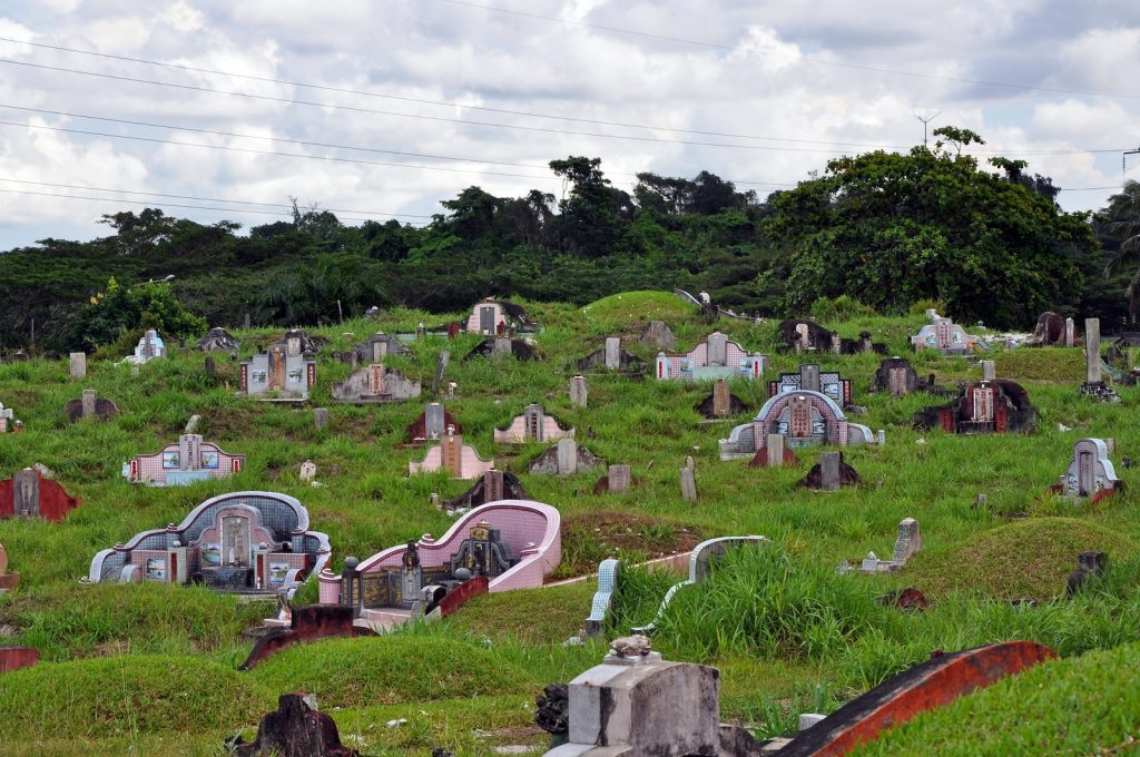 清明節掃墓為流傳已久的傳統。（圖／shutterstock）