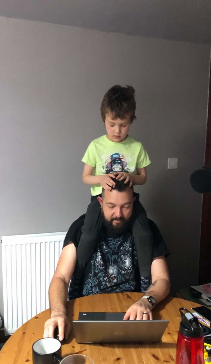 ▲在家工作 | Working from home (Courtesy of redditnihilist)