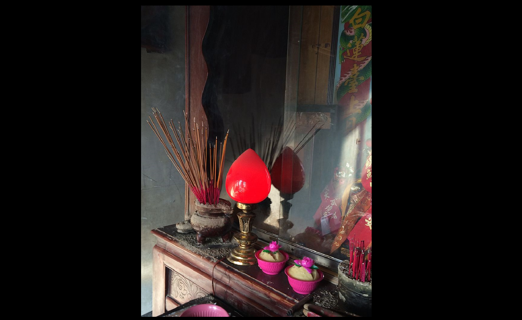 香爐在台灣民間信仰中十分神聖。（圖／WIKI共享資源，Oliver515攝）