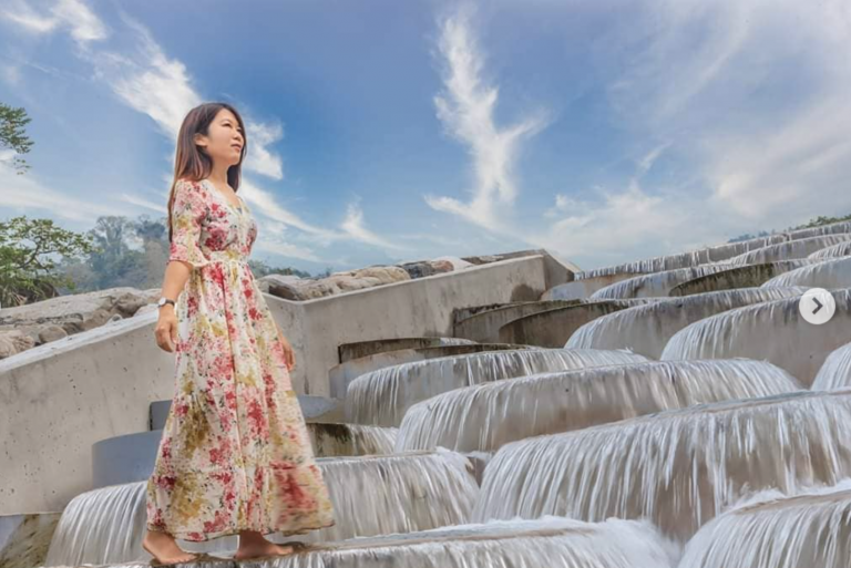 ▲近期在IG上爆紅的臺中秘境就位在臺中與苗栗的交界處。｜A scenic spot “cotton castle,” known for water flowing down the white terraces, is located at the line between Taichung and Miaoli in central Taiwan. (Courtesy of IG: @molly888666)
