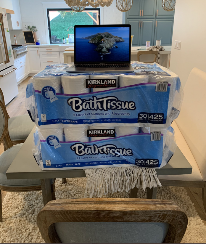 ▲美國網友分享家中臨時搭建辦公室。（圖／Twitter）