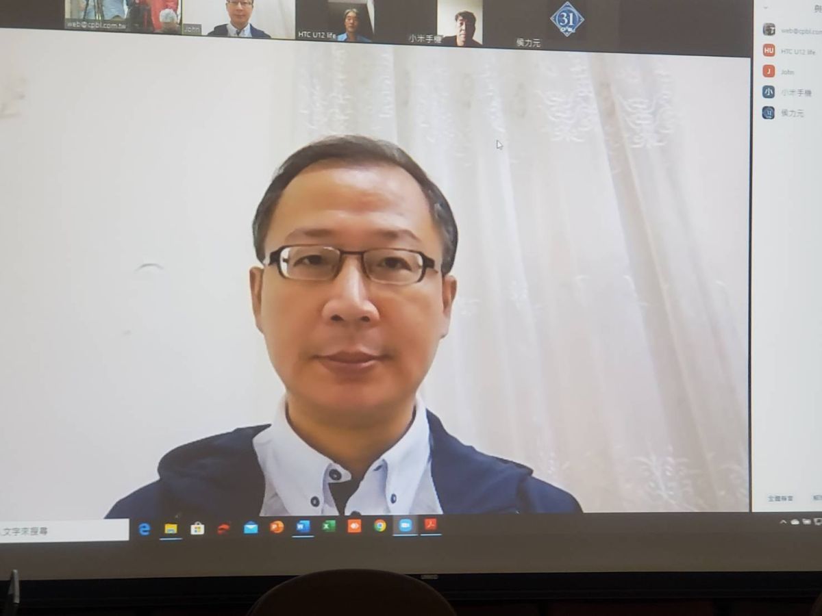 中職會長吳志揚透過視訊和媒體進行記者會。（圖／黃建霖攝）