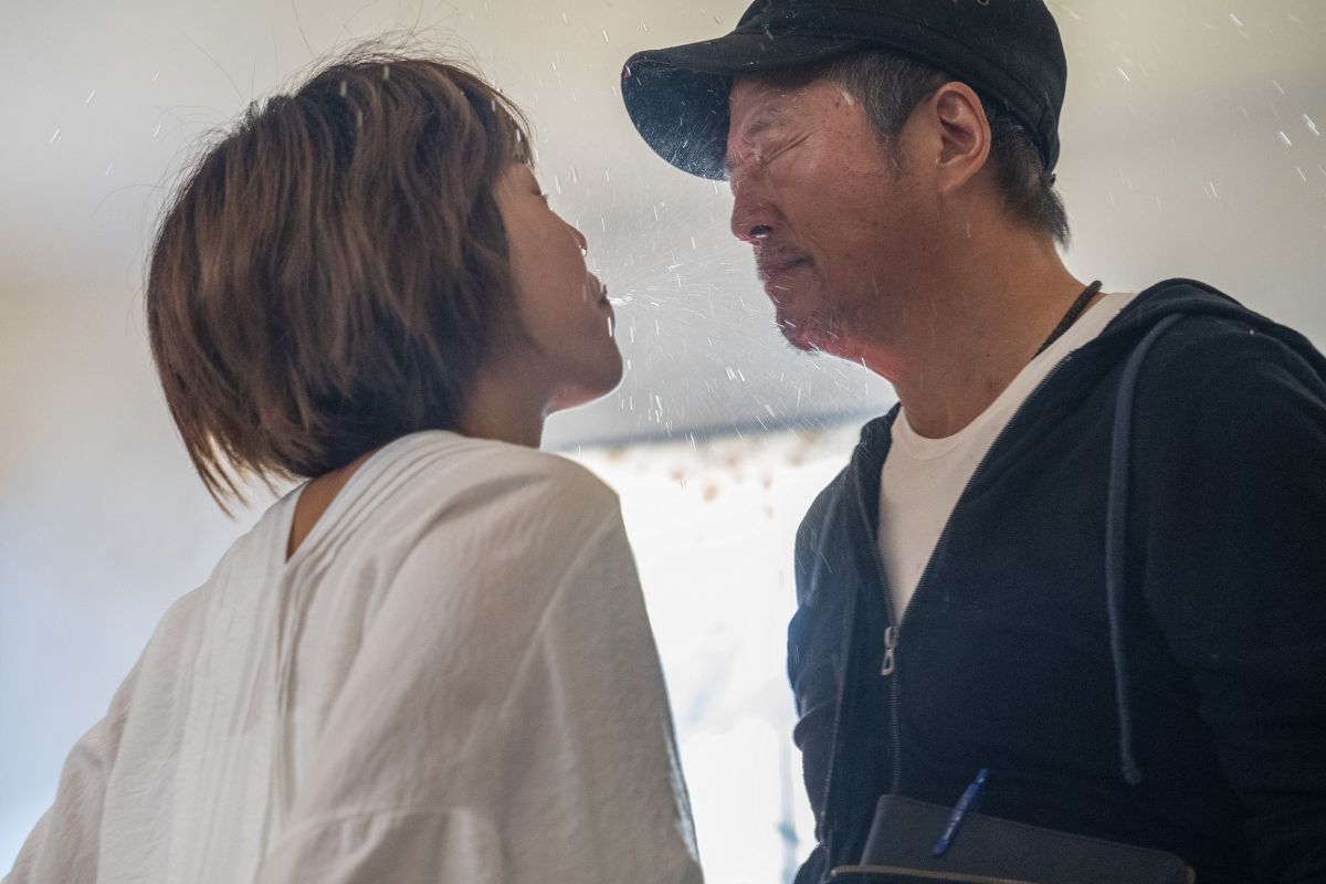 ▲ 王偉忠慘被張允曦噴臉十來回。（圖 / 東森提供）