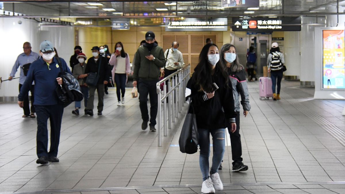 ▲政府宣布將捐出一千萬片口罩予疫情嚴重國家，許多國人對此不諒解。（圖／記者林調遜攝, 2020.04.01）