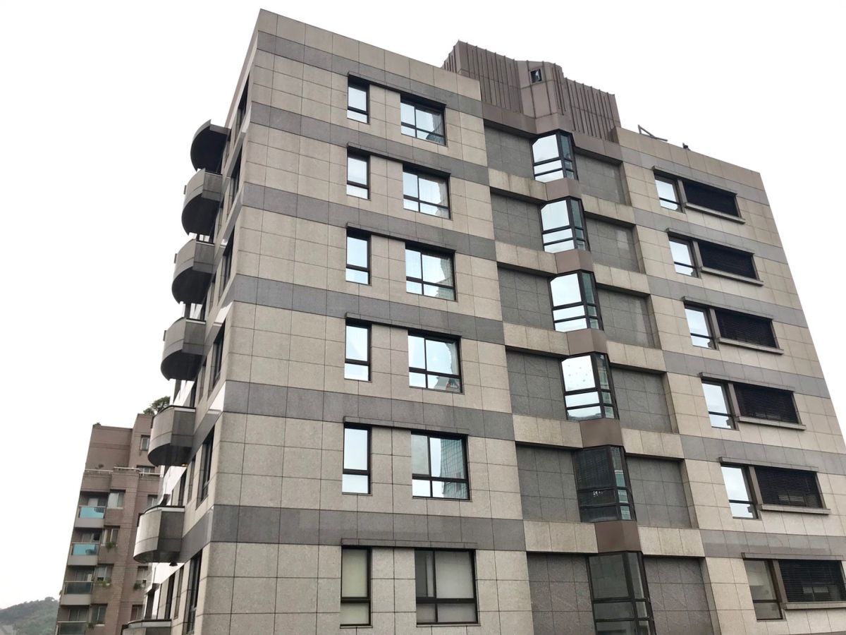 ▲凹凸陽台結構不會有問題，惟影響隔熱和隱蔽性問題。（圖／信義房屋提供）