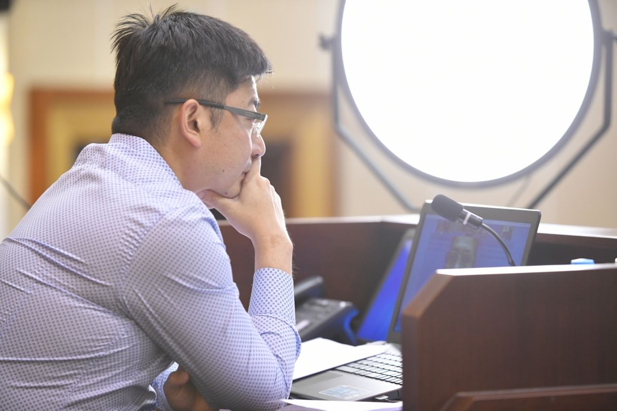 ▲為因應疫情可能發展，彰化縣議會演練測試線上視訊會議，議長謝典林與縣長王惠美啟動線上視訊會議。（圖／記者陳雅芳攝，2020.04.01）