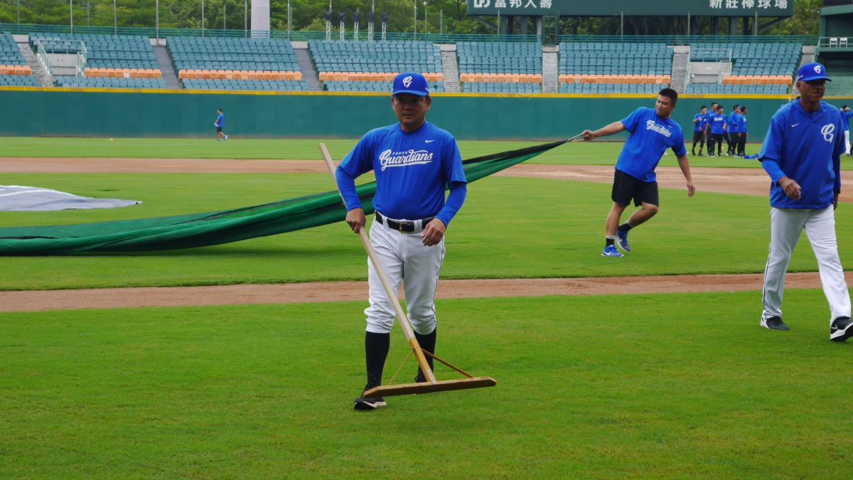 中職富邦悍將總教練洪一中（圖／吳政紘攝）