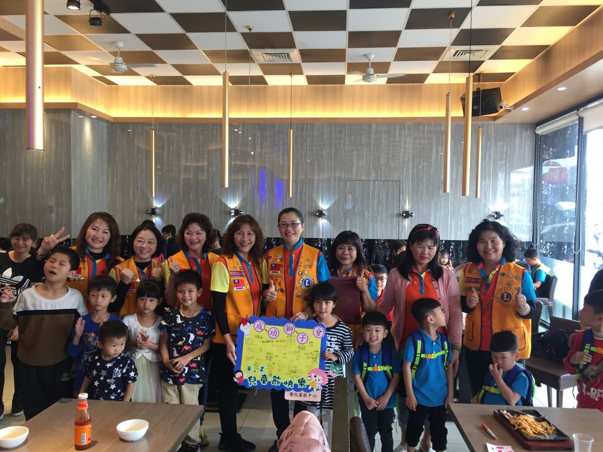 ▲成功獅子會招待家扶親子享用美味的排餐，家扶兒不但享用到愛心排餐更學習到西餐禮儀。（圖／記者陳雅芳攝，2020.04.02）