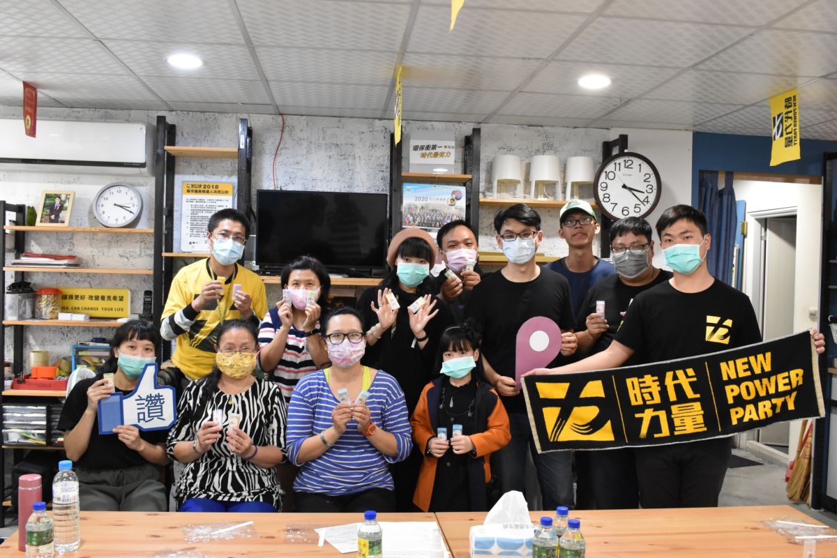 ▲新型冠狀病毒疫情持續惡化，時代力量彰化黨部辦理防疫洗手精油皂DIY活動。（圖／記者陳雅芳攝，2020.04.02）