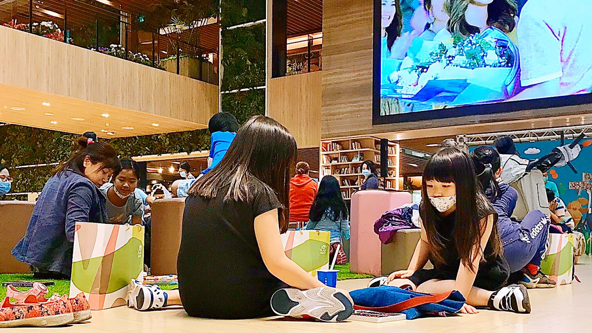 ▲悦誠廣場舉辦「綠能想像．明日創作」彩繪活動。（圖／ 悦誠廣場提供）