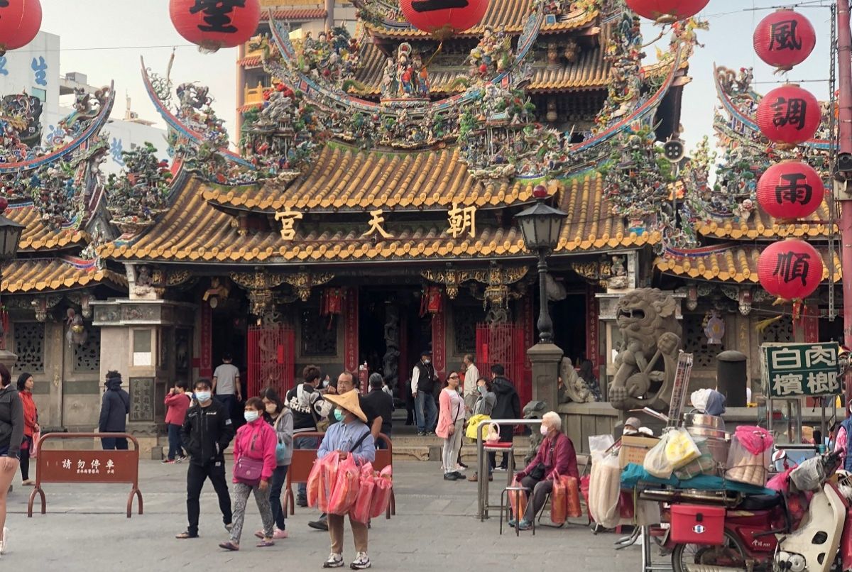 ▲朝天宮拜拜人潮多，疾管署列為高人群觀光景點。（圖／記者蘇榮泉攝，2020.04.04）