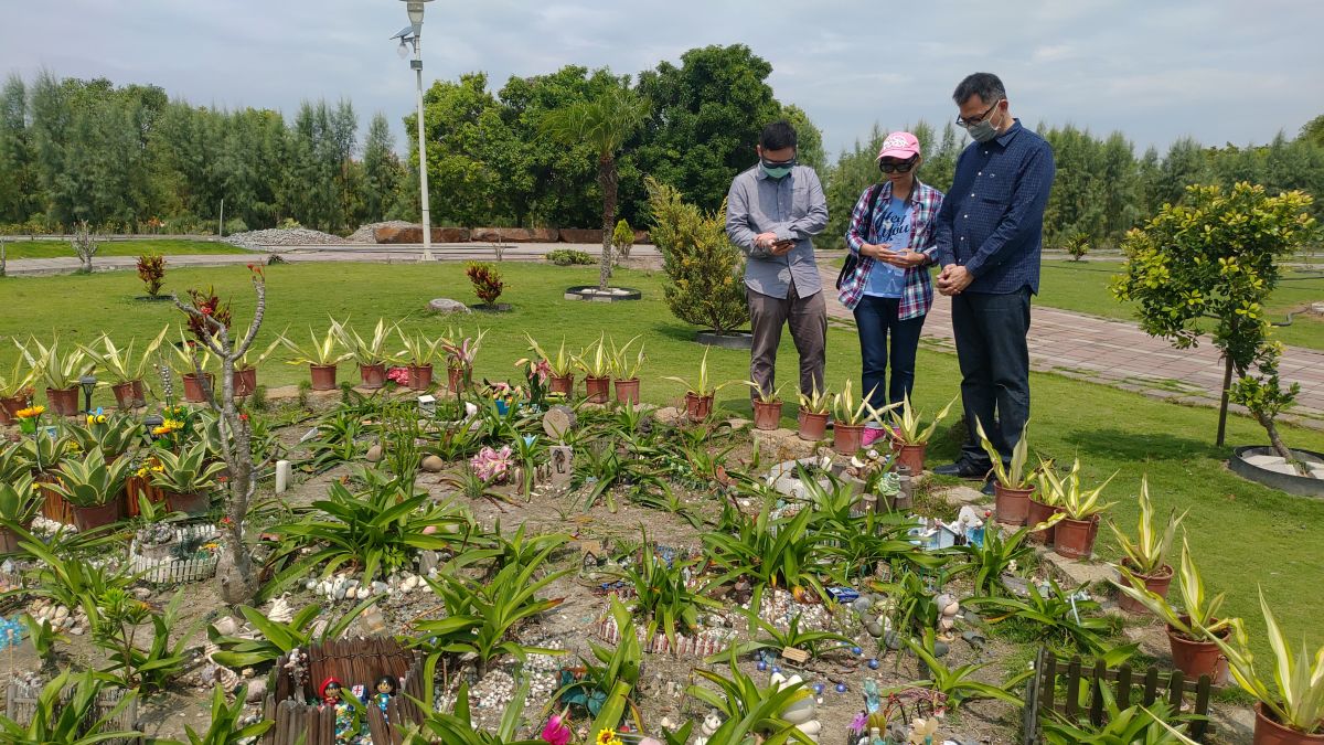 ▲埔心鄉自然葬生命紀念園區是彰化唯一一處環保葬區，墓園空曠如公園，清明節民眾掃墓當做到公園踏青，反而成為避疫的最佳場所。（圖／記者陳雅芳攝，2020.04.04）