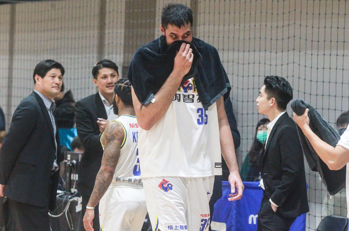 ▲SBL桃園璞園vs.新北裕隆。裕隆洋將布拉與璞園洋將賈西亞上演全武行，布拉被驅逐出場。（圖／記者葉政勳攝 , 2020.04.04）