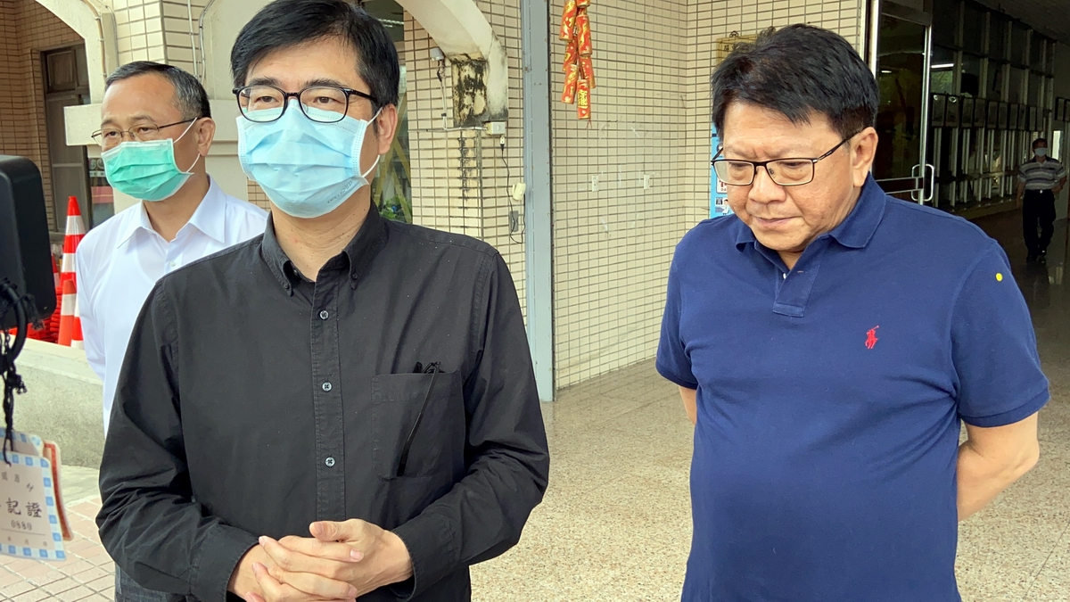 ▲清明連假屏東縣恆春墾丁大街爆觀光人潮，造成防疫的極大考驗引發關注，行政院副院長陳其邁、警政署長陳家欽、縣長潘孟安等人南下進駐指揮所。（圖／記者黃正忠翻攝 , 2020.04.05）