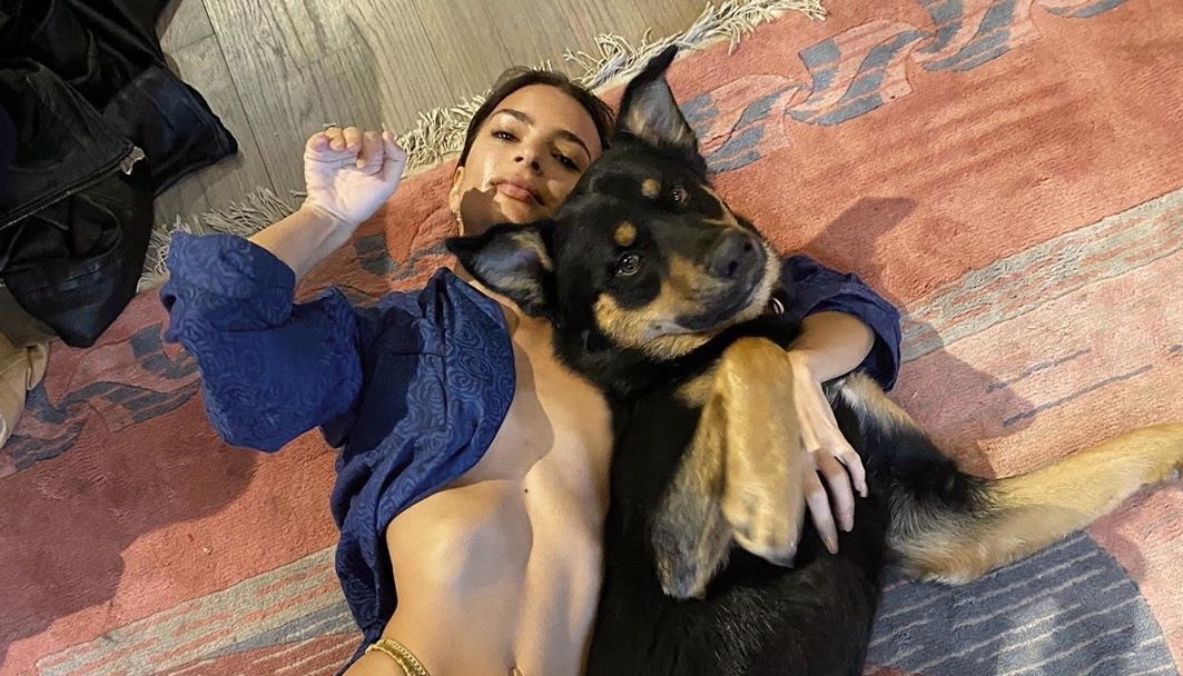 ▲艾蜜莉瑞特考斯基一向以性感形象著稱。（圖／艾蜜莉瑞特考斯基IG）