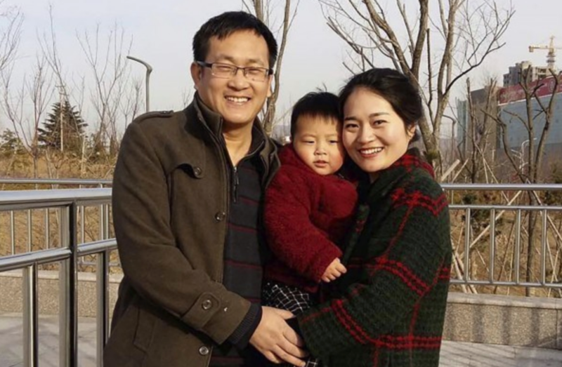 ▲中國維權律師王全璋與妻兒。（圖／美聯社／達志影像）