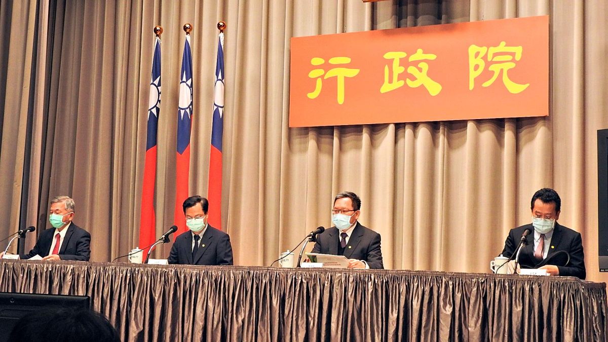 ▲行政院在6日召開「融資貸款協助說明」記者會，政委龔明鑫、經濟部長沈榮津、財政部長蘇建榮、金管會主委顧立雄出席。( 圖 / 記者陳弘志攝 )