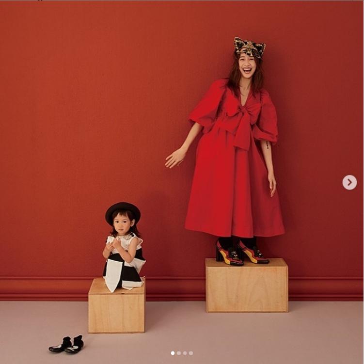 ▲簡嫚書和2歲的女兒雲大。(圖/翻攝簡嫚書IG)