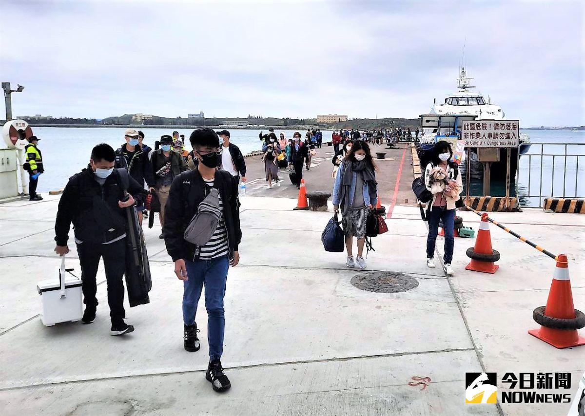 ▲清明連續假期澎湖離島海空湧進約1萬5,000人，其中觀光客大約有6,000人，人數較去年大幅減少了6成5。（圖／記者張塵攝，2020.04.06）

