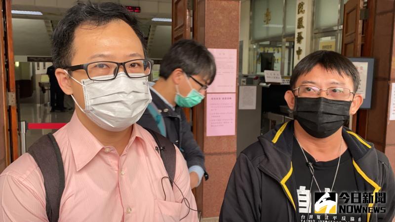▲律師涂欣成指出,警方用「詐欺訊問」的方式,不當取得謝志宏的自白。(圖/記者陳聖璋攝,2020.04.06)