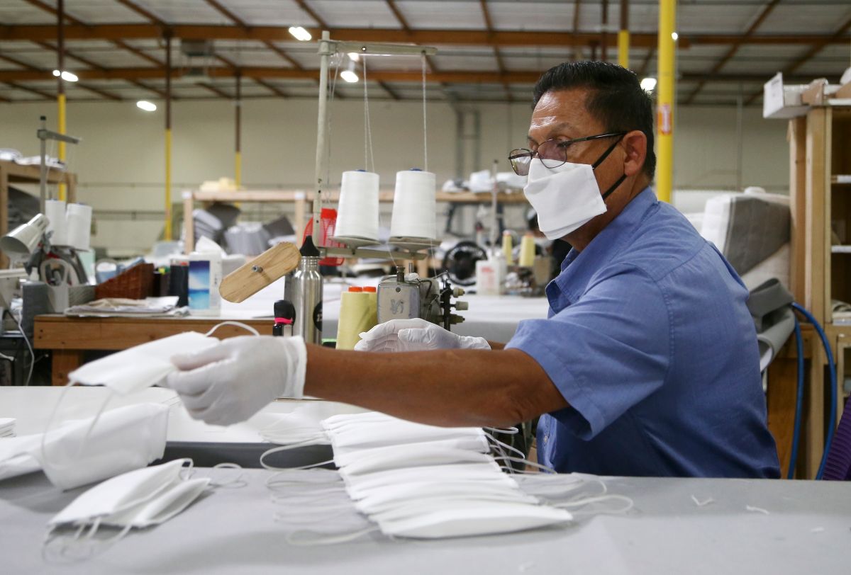 ▲新冠肺炎蔓延，導致全球出現口罩荒。（圖／達志影像／美聯社）