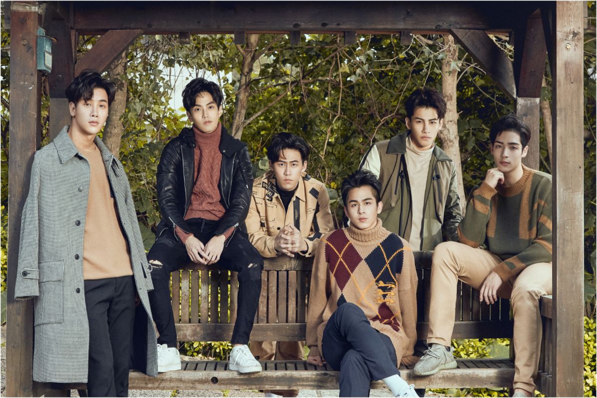 ▲《2020因為愛你》主演順勢推出寫真集。（圖 / 達騰娛樂提供）
