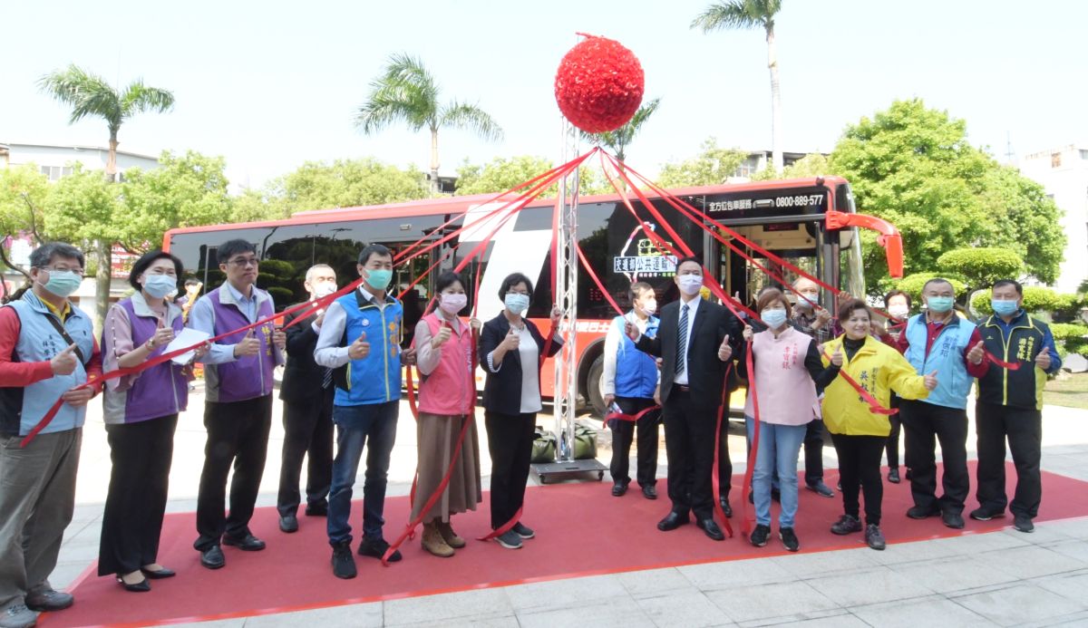 ▲彰化市區客運16路「彰化─朝馬」公車直達辦理台中首航典禮，縣長王惠美宣告彰化市直達台中市7期鬧區的公車要上路了。（圖／記者陳雅芳攝，2020.04.07）