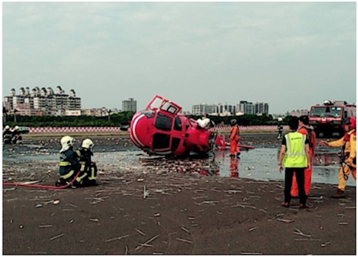▲機號NA-103海豚直升機7日下午在高雄小港機場訓練時失事。（圖／空勤總隊提供, 2020.4.7）