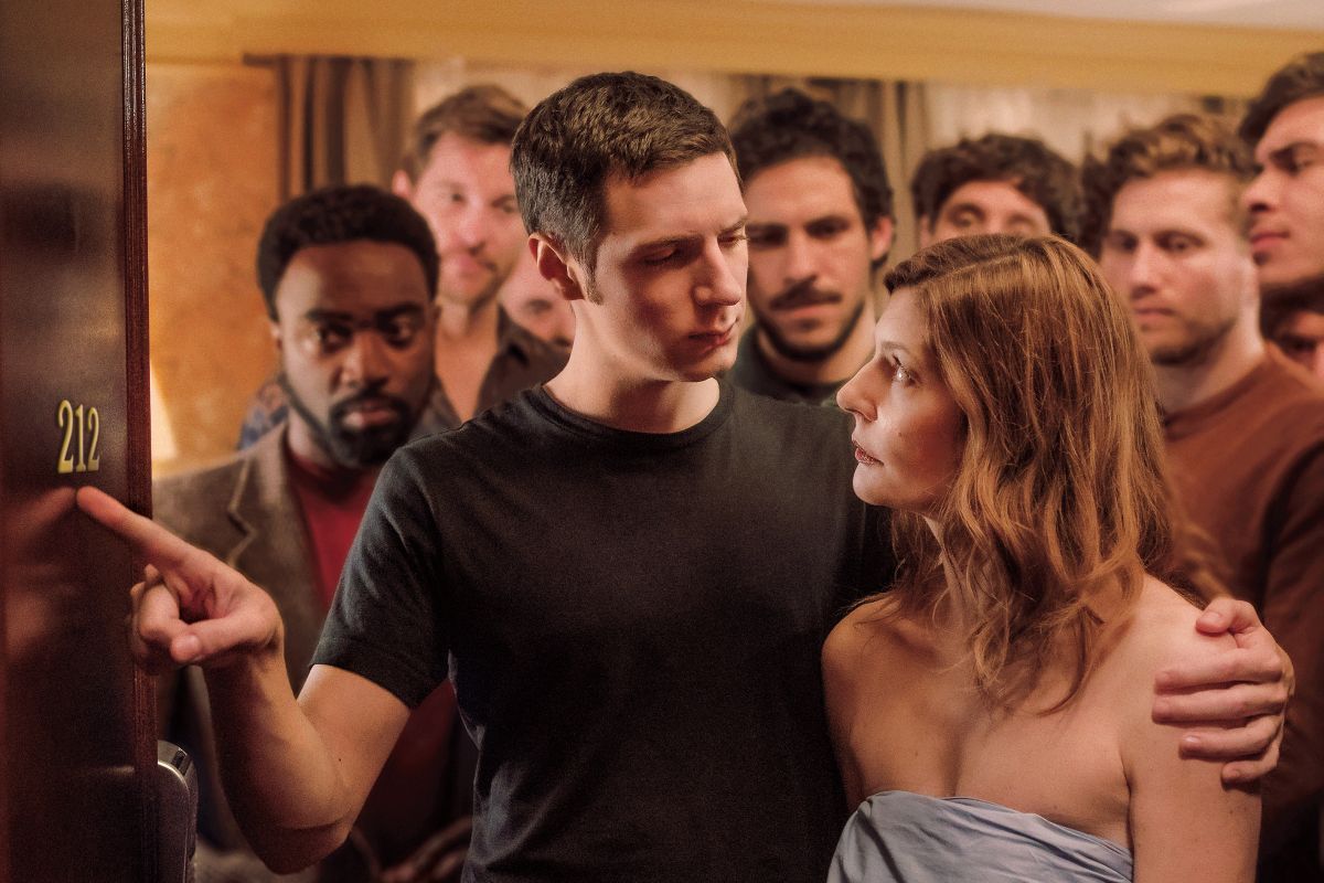 ▲齊雅拉馬斯楚安尼（前右）和前夫拍戲不尷尬。（圖／光年映畫）
