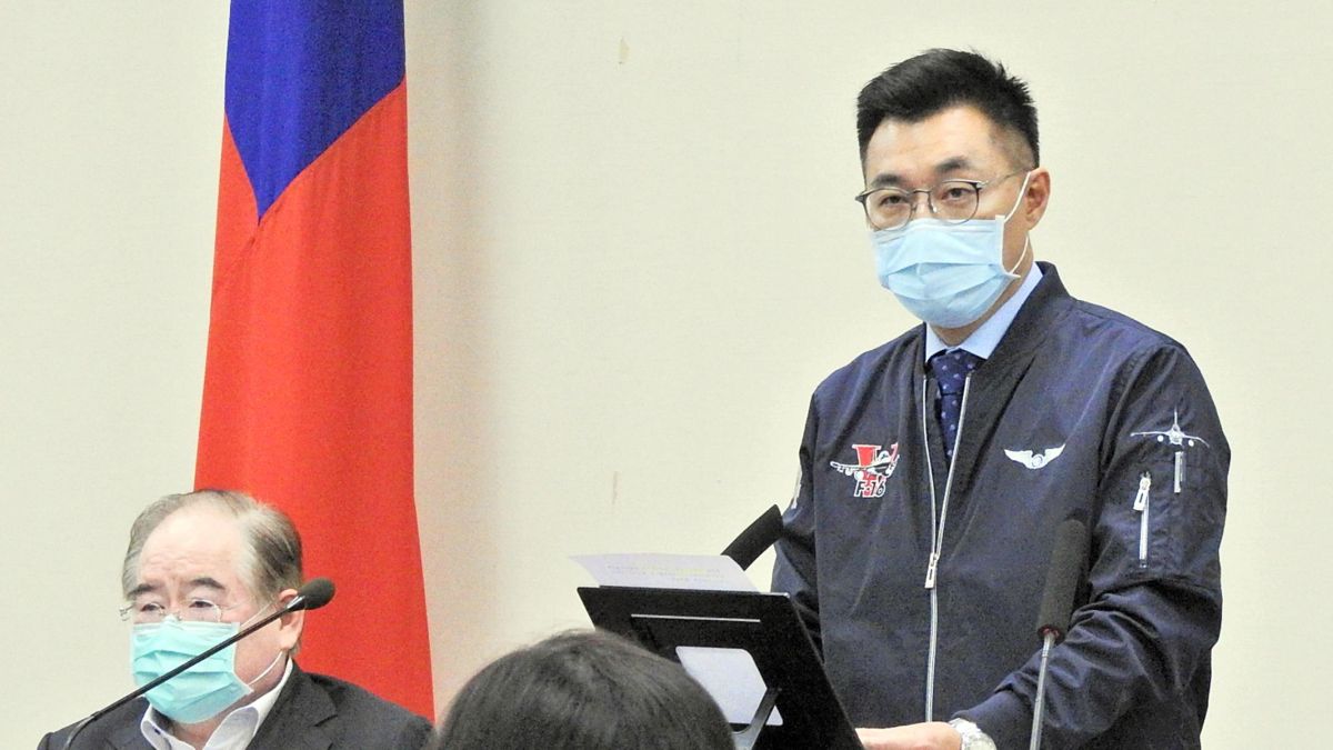 國民黨主席江啟臣(右)、祕書長李乾龍(左)。( 圖 / 記者陳弘志攝 )