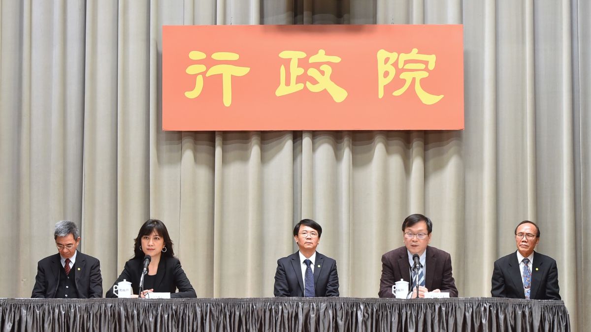 4月9日行政院會後記者會。( 圖 / 行政院提供 )